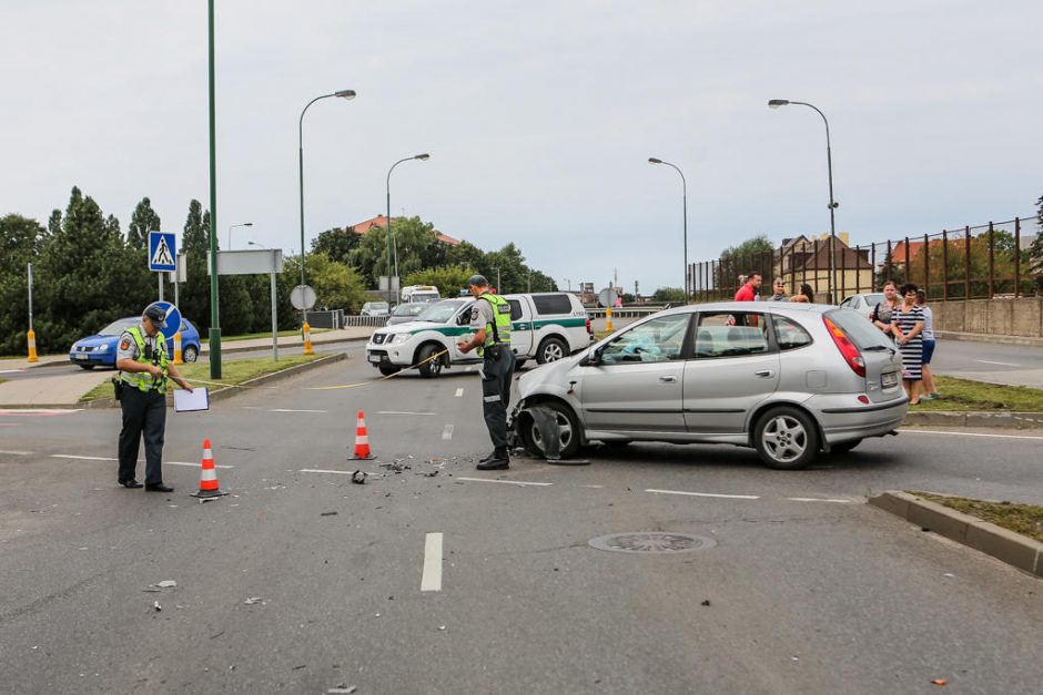 Priestočio gatvėje susidūrė du automobiliai