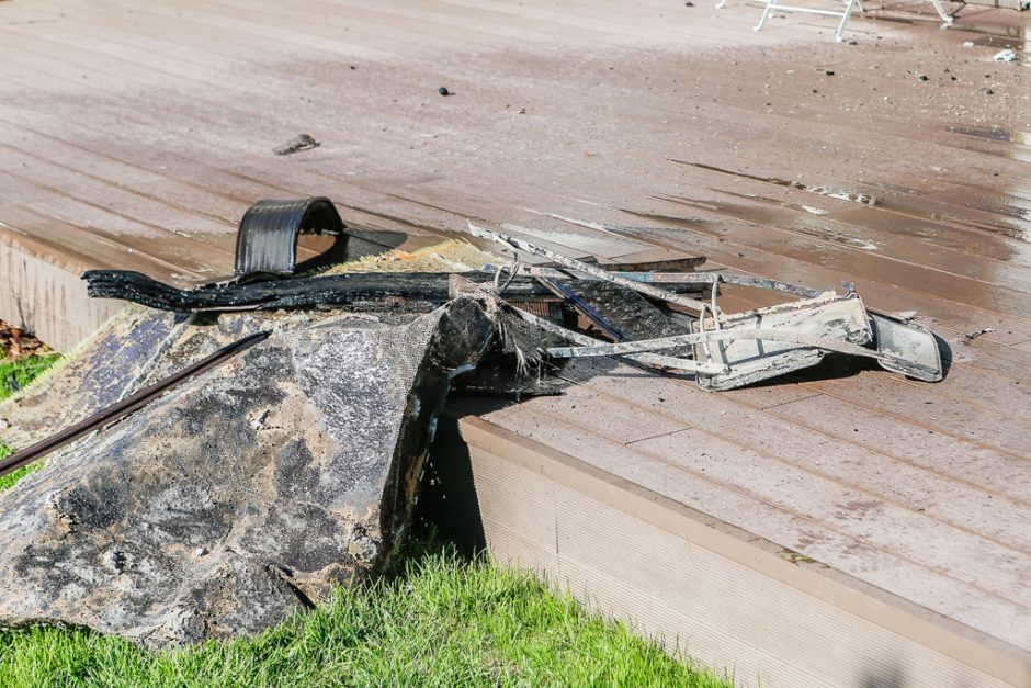 Pirmojoje Melnragėje liepsnojo kotedžo terasa