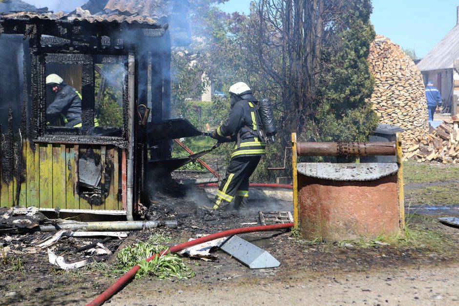 Jokūbave sprogimas sukėlė gaisrą