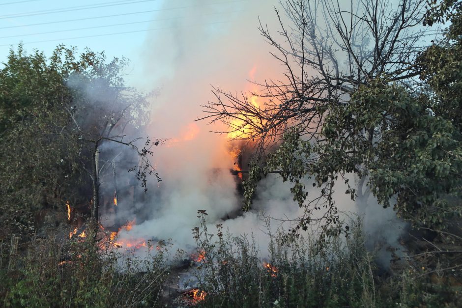 Virš Klaipėdos – dūmų stulpas nuo degusio sodo namelio