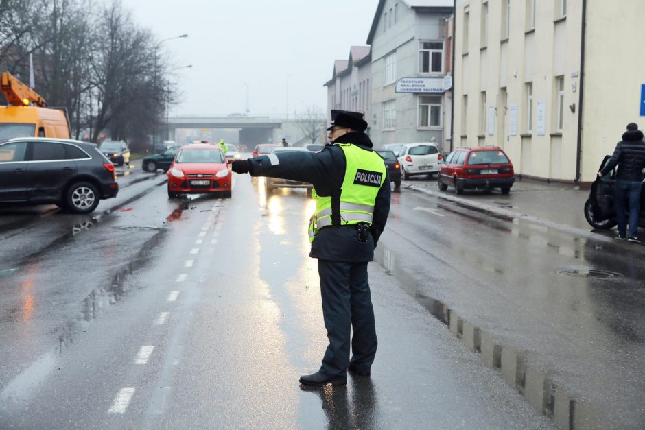 Klaipėdos centre – keturių automobilių kaktomuša