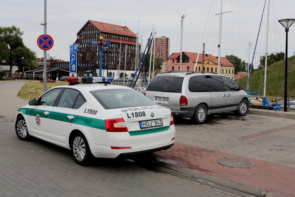 Klaipėdos centre užsiliepsnojo automobilis