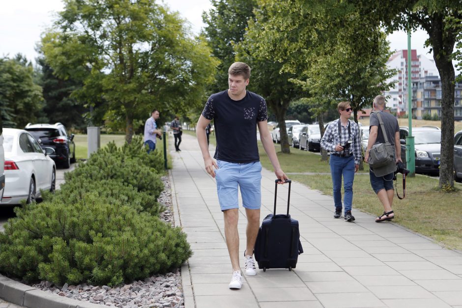 Krepšinio karavanas Palangoje pajudėjo smagiais J. Valančiūno pokštais