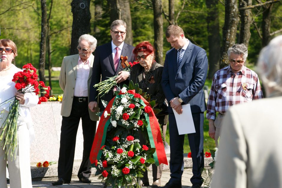 Karių kapinėse lietuviškai prabilęs „Kauno dienos“ fotografas išvadintas fašistu