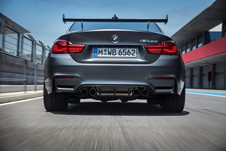 Sportiškas „BMW M4 GTS“ – su „ekraniniais“ galiniais žibintais