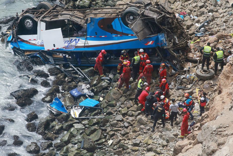 Peru autobuso avarijos aukų padaugėjo iki 48