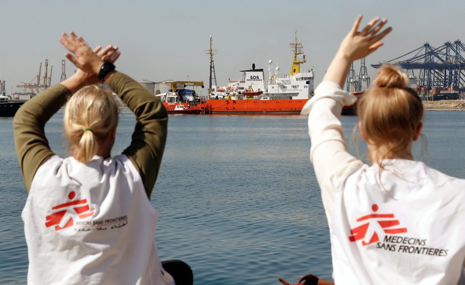 Po kelionės Viduržemio jūroje „Aquarius“ laivo migrantai pasiekė Ispanijos uostą
