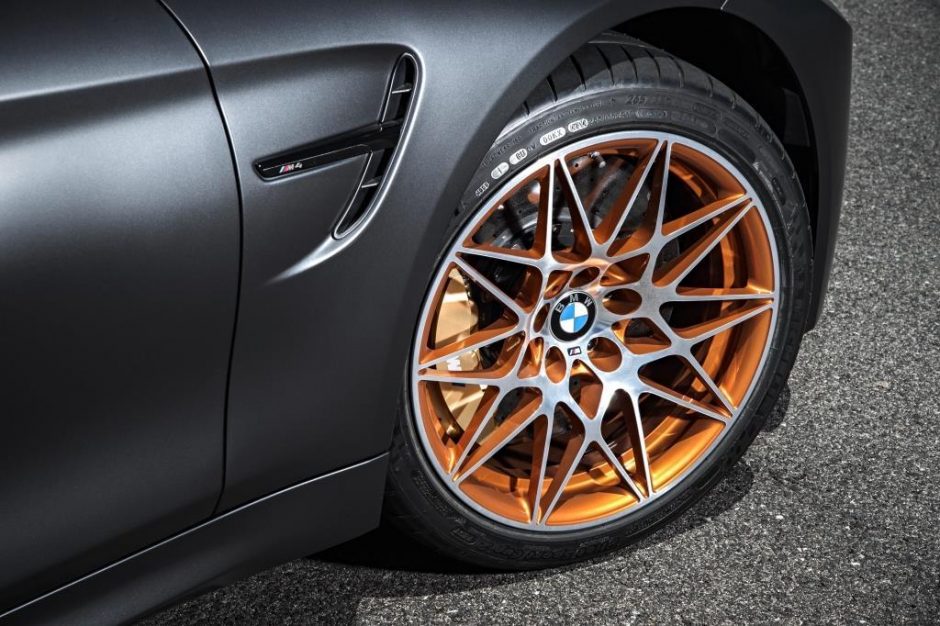 Sportiškas „BMW M4 GTS“ – su „ekraniniais“ galiniais žibintais