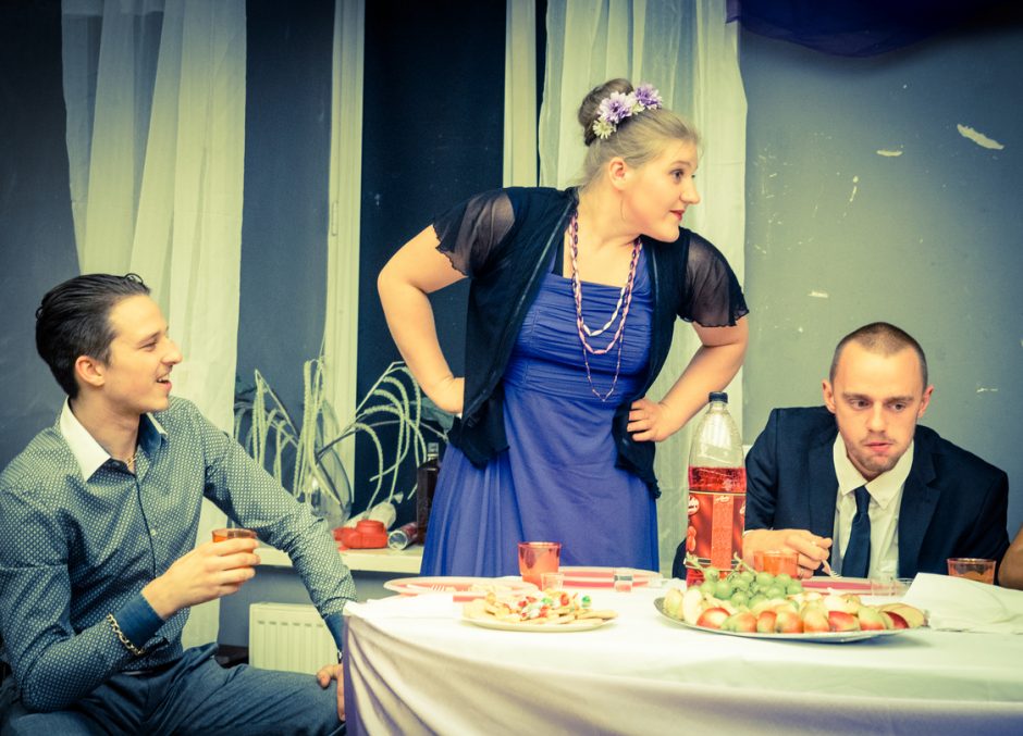 Šimtas O. Koršunovo „Vestuvių“: nesustabdė net iškviesta policija