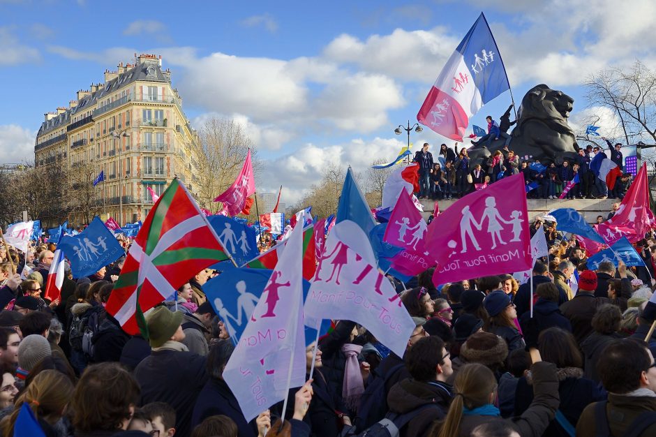 Prancūzų konservatoriai surengė demonstraciją prieš vyriausybės „šeimos fobiją“