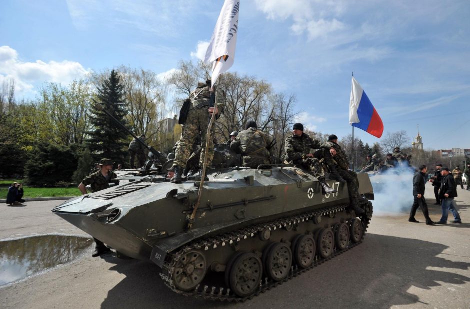 Ukrainos kariai išardė ginklus, vykdydami prorusiškų aktyvistų reikalavimą