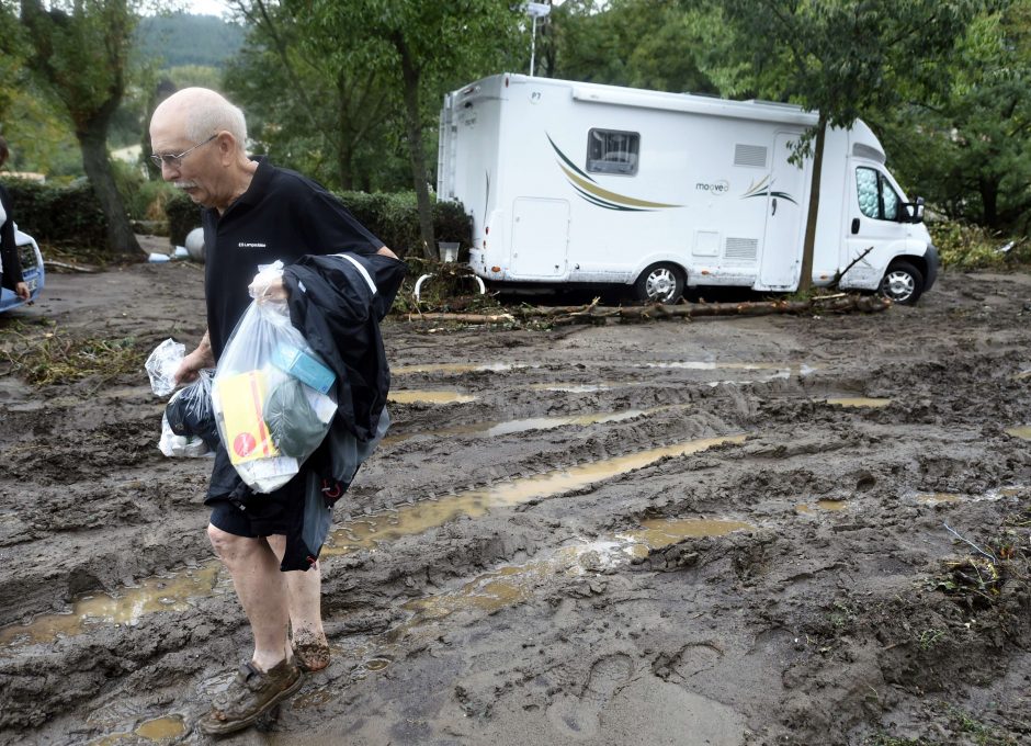 Pietų Prancūzijoje stovyklavietę nusiaubė potvynis, žuvo keturi žmonės