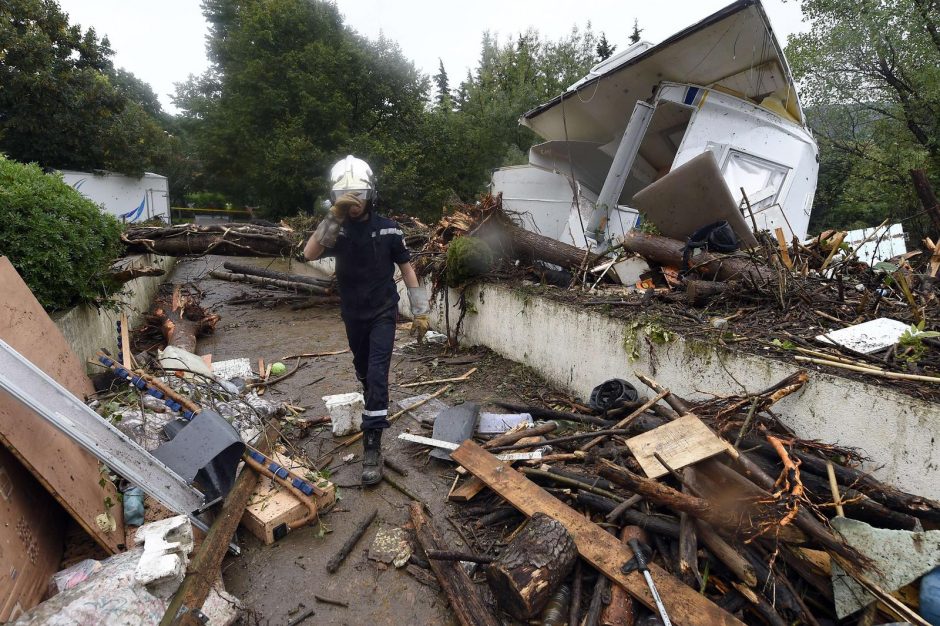 Pietų Prancūzijoje stovyklavietę nusiaubė potvynis, žuvo keturi žmonės