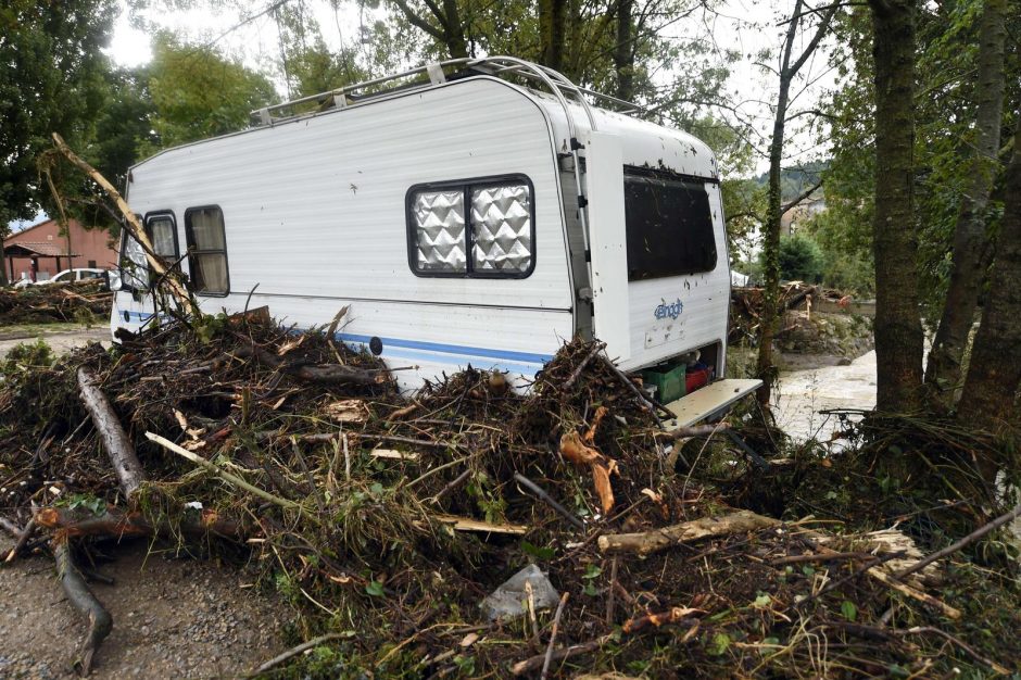Pietų Prancūzijoje stovyklavietę nusiaubė potvynis, žuvo keturi žmonės