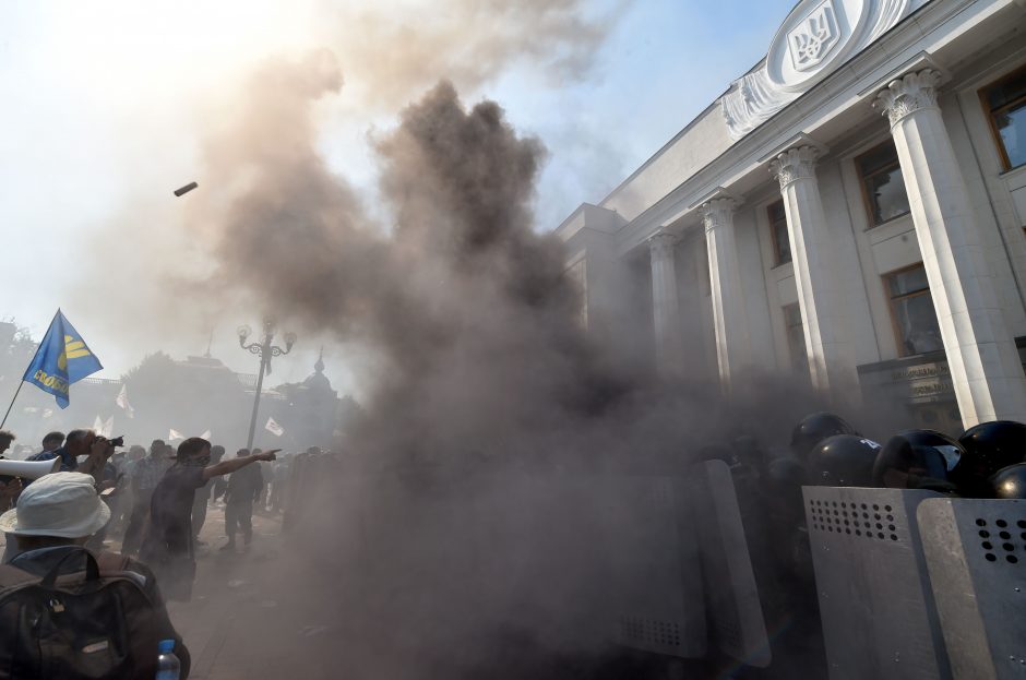 Kruvinos riaušės prie Ukrainos parlamento