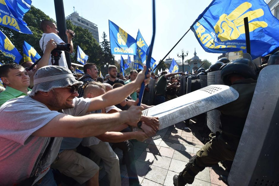 Kruvinos riaušės prie Ukrainos parlamento