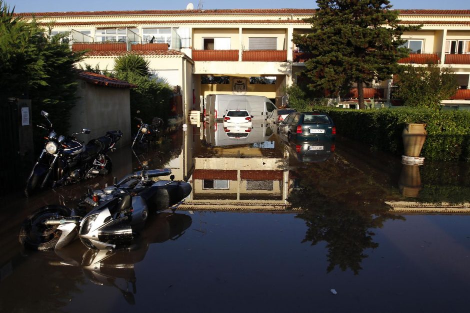 Smarkūs potvyniai Prancūzijos Žydrajame Krante pareikalavo 13 gyvybių