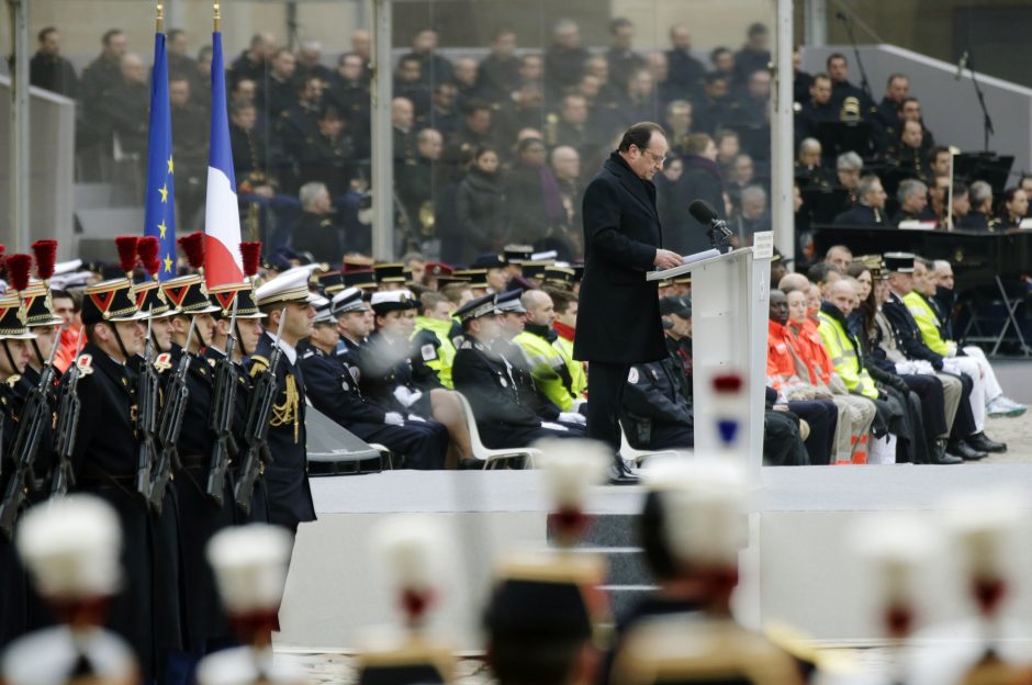 Prancūzijos prezidentas pažadėjo sutriuškinti „fanatikų armiją“
