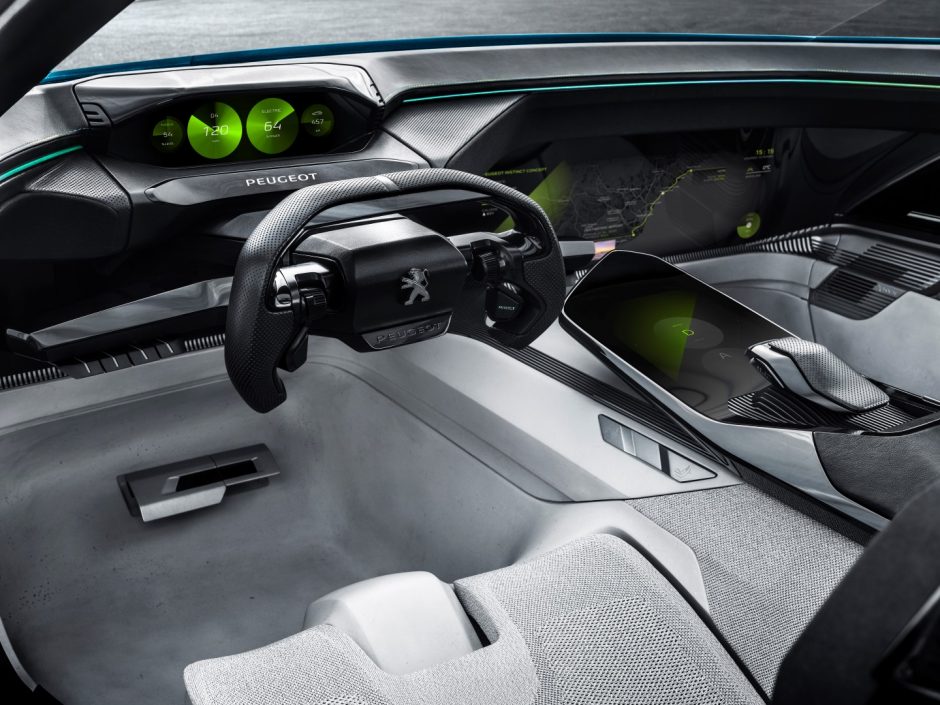 Automobilių dizaino tendencijos: nuo didelių ekranų iki dingstančio vairo