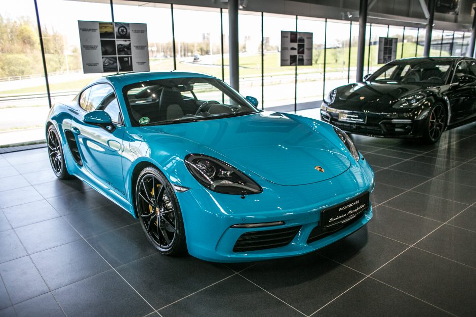 Penki „Porsche Exclusive“ automobiliai pradėjo viešnagę Vilniuje