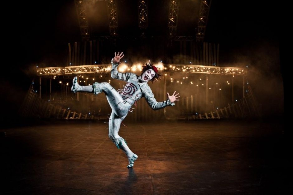 Nepaprastam „Cirque du Soleil“ scenoje skraidys kėdės, o kelią rodys begalvis