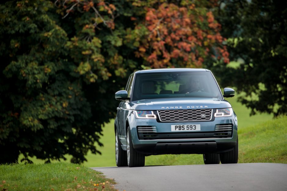 Naujas „Range Rover“ turės įkraunamą hibridinę versiją