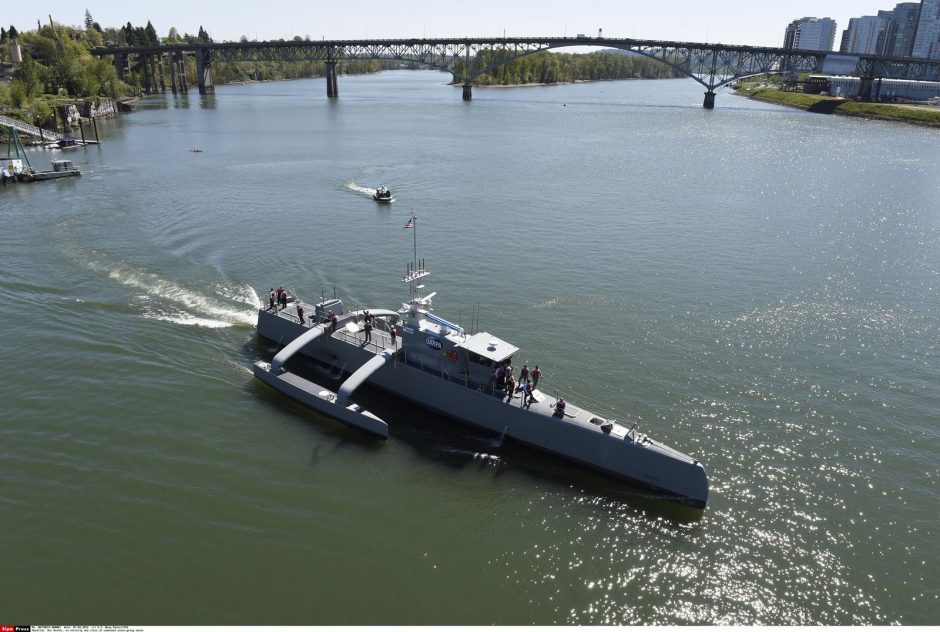 JAV kariškiai pristatė laivą droną, kuriam nereikia įgulos
