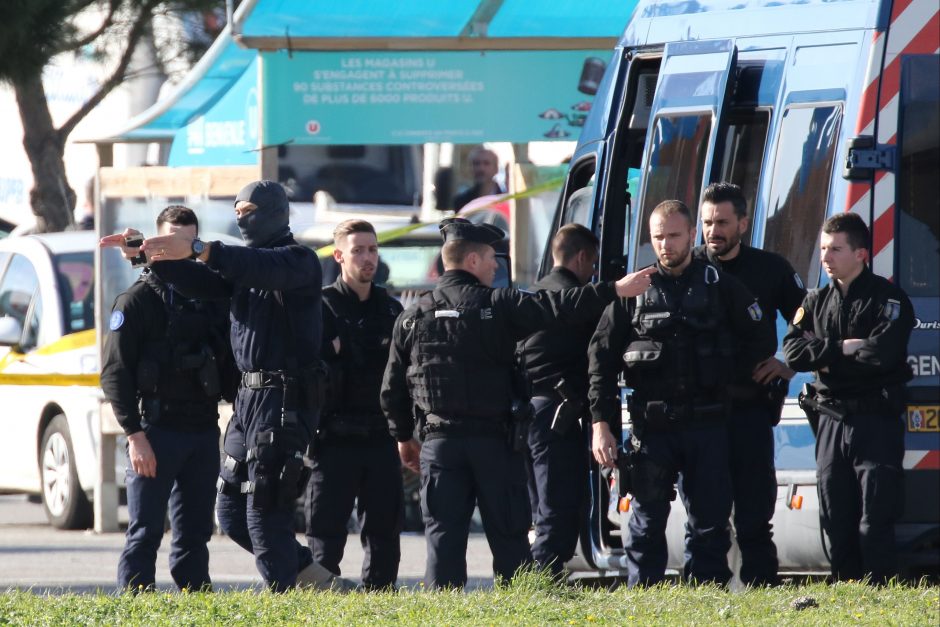 Šaudynės ir įkaitų drama Prancūzijoje
