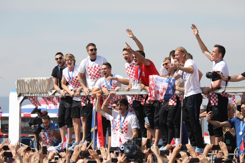 Zagrebe dešimtys tūkstančių žmonių pasveikino sugrįžusią futbolo rinktinę