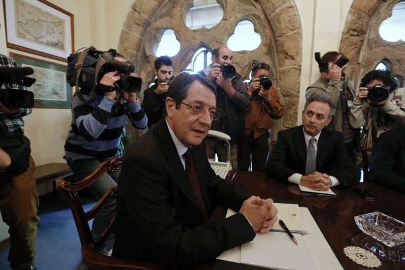 Kipras  bando  išsigelbėti nuo  bankroto
