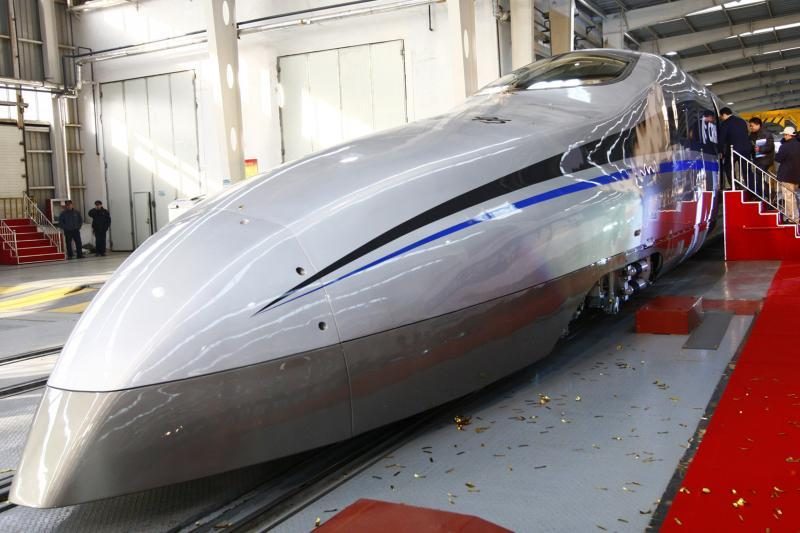 Kinijoje - ilgiausia pasaulyje greitųjų traukinių geležinkelio linija