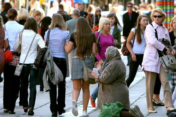 Vilniaus savivaldybė sieks labiau integruoti į visuomenę socialinės rizikos ir elgetaujančius asmenis
