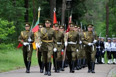Garbės sargybos kuopos kariai per Valstybės dieną pradžiugins parodomąja programa 