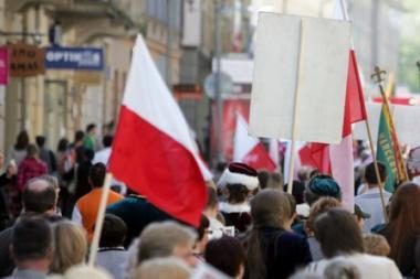 Prie Švedijos ambasados - mitingas prieš tariamą lenkų diskriminaciją