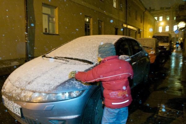 Sniegas sutrikdė elektros tiekimą keliuose šalies regionuose