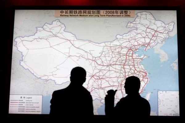 Kinijoje atidaryta ilgiausia pasaulyje greitaeigė geležinkelio linija
