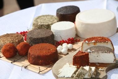 „Maxima“ Vilniuje pradėjo prekiauti ožkų pieno sūriais