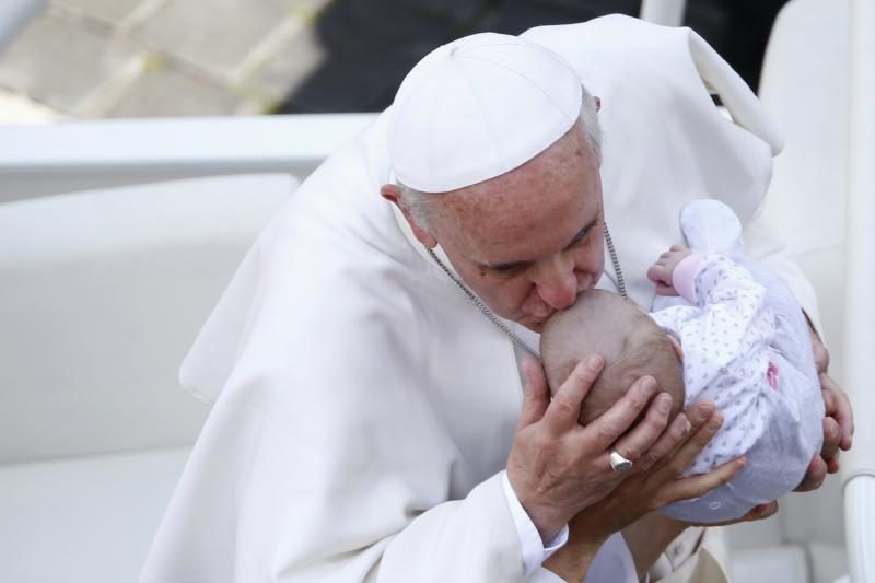 Popiežius Pranciškus kanonizavo šimtus naujų šventųjų