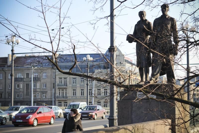 Pasiūlymas A.Zuokui: Žaliojo tilto skulptūras padovanokite V.Putinui