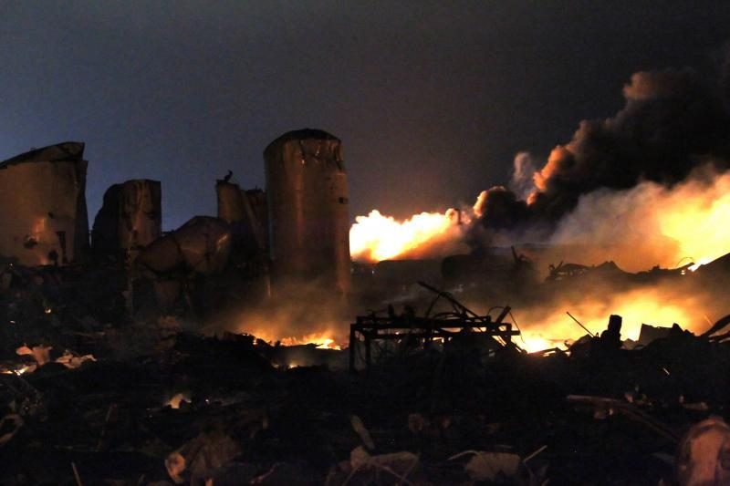 Po košmariško sprogimo Teksaso gamykloje – gyvųjų paieškos