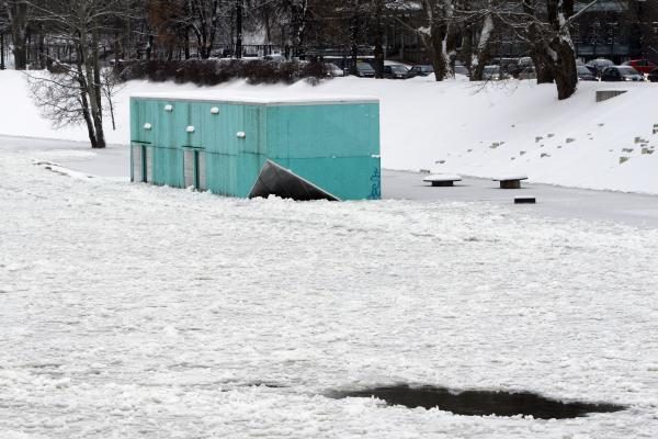 Neris Vilniuje pakilo 1,5 metro, ledai užklojo krantinę