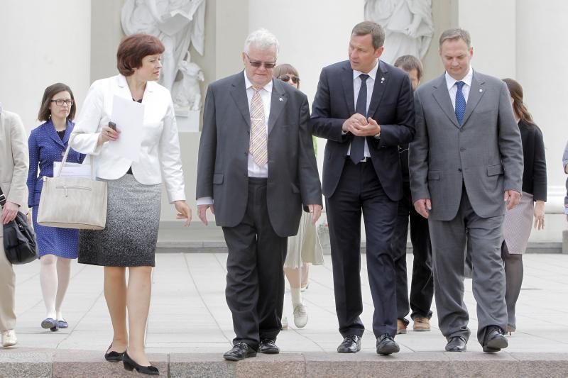 Baltijos keliui atminti sostinių vadovai įmontavo plytelę