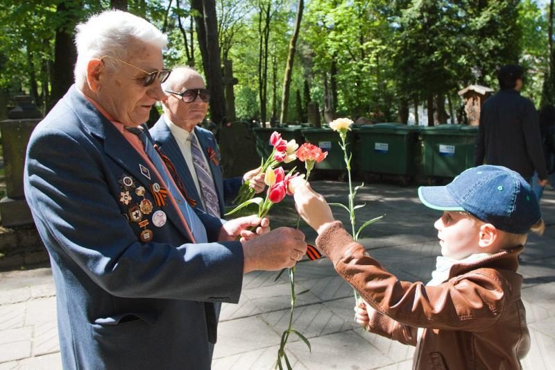 Antakalnio kapinėsė karo veteranai minėjo gegužės 9-ąją