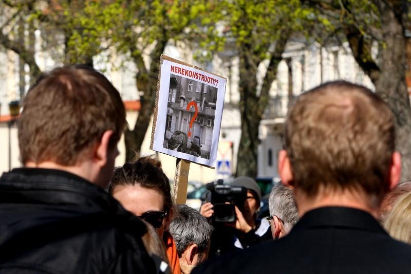 I.Vaškelienė filmavo protestuojančius architektus