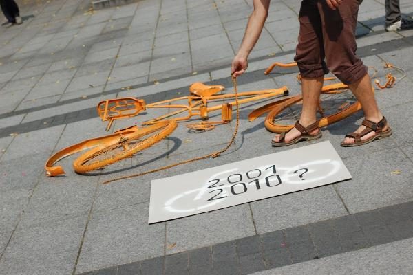 Dviratininkų problemoms išsakyti - menas iš dviračių