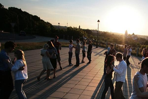 Vilniuje plinta naujas virusas - aistringi salsos vakarai