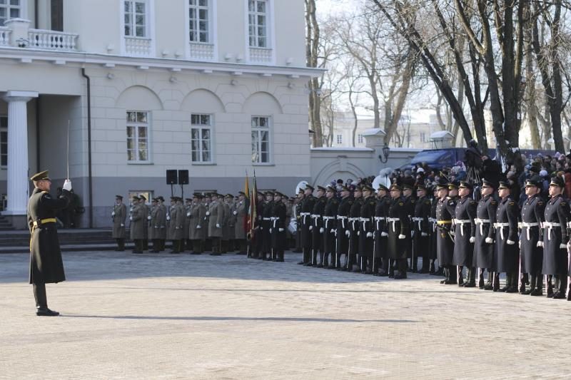 Minint Vasario 16-ąją prezidentė prašneko apie klanus ir korupciją