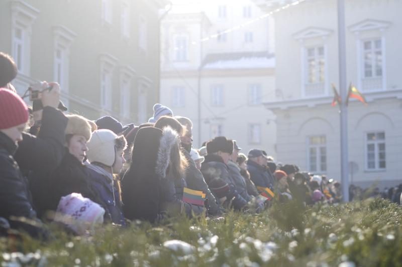 Minint Vasario 16-ąją prezidentė prašneko apie klanus ir korupciją