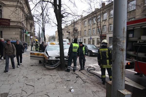 Per avariją Vilniuje sužalota taksi keleivė