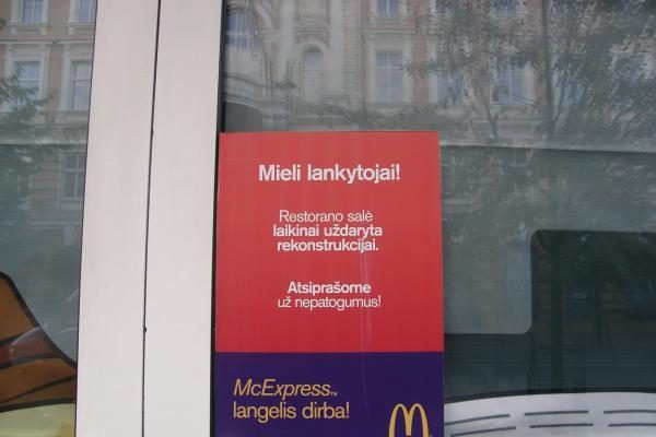 Uždarytos „McDonald‘s“ durys neatbaidė vilniečių nuo greitojo maisto